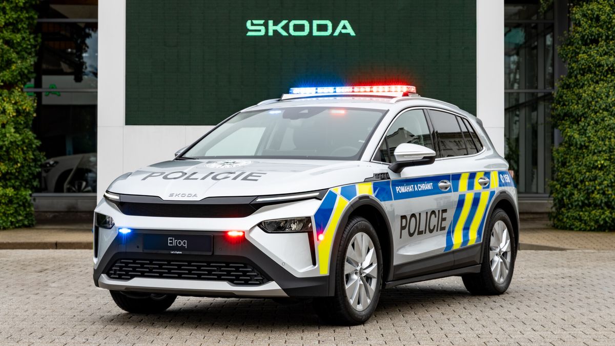 K české policii zamířil první elektromobil určený opravdu do ostré služby. Uvidíte ho všude! A nebude jediný